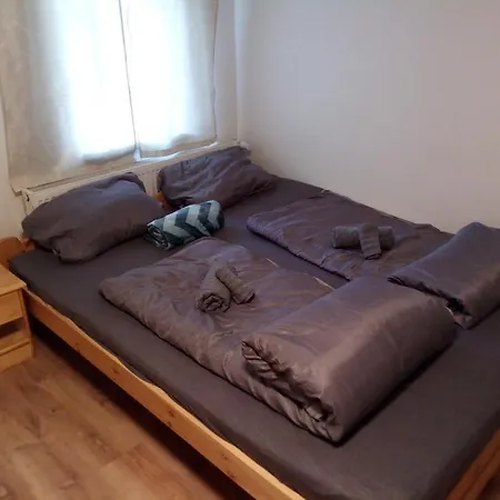 Standard Apartmany Pod Lipami Daire Harrachov